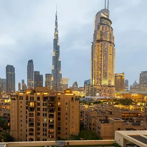 https://first-class-2br-with-full-dubai-skyline-sea-view-4.sharjah-hotels.com