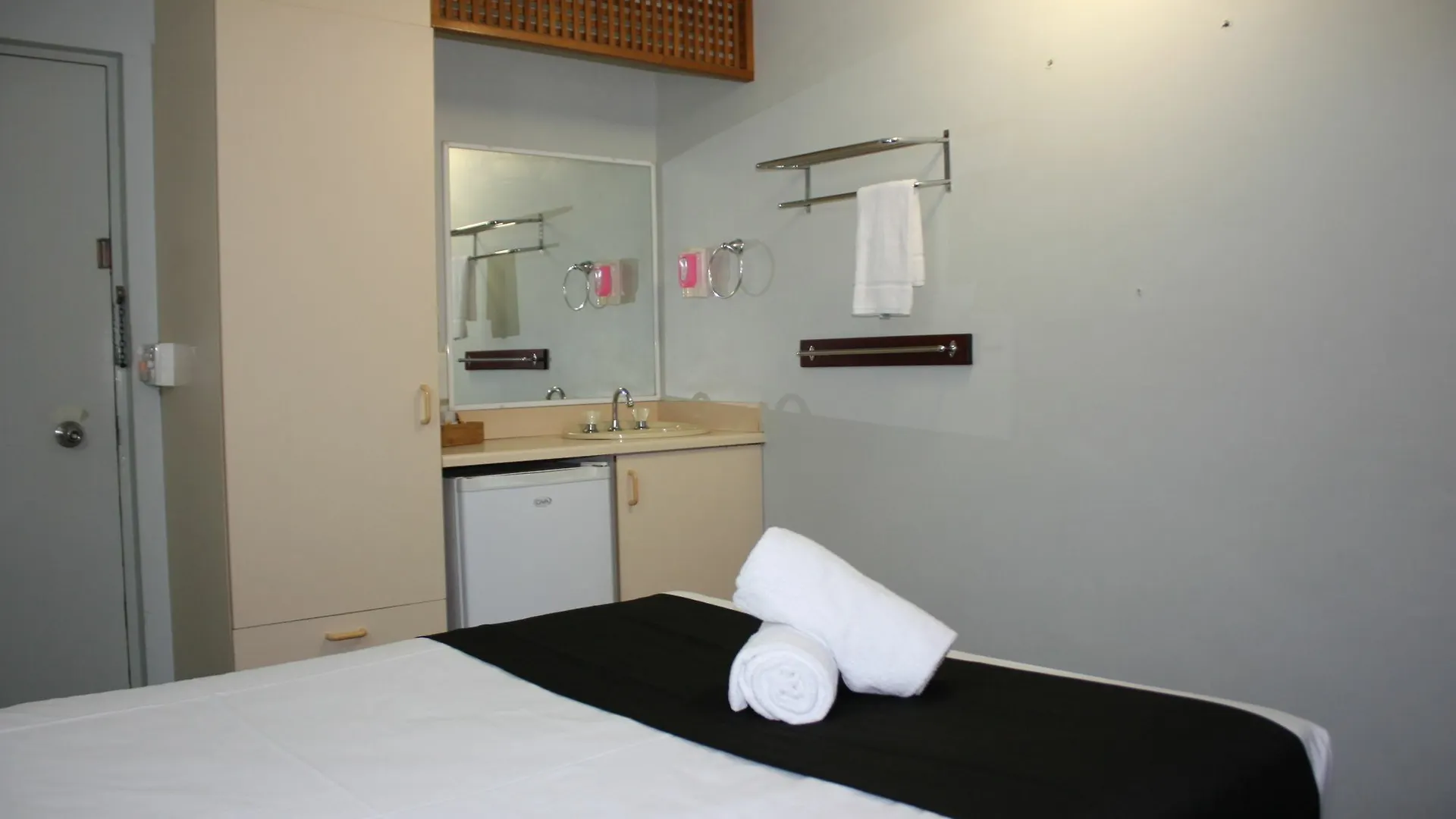 *** Hotel Spring Hill Inn Australia